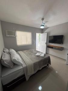 a bedroom with a bed and a window at Cantinho da Ilha Suites in Abraão +10 photos