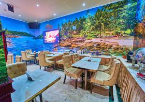 Restaurace v ubytování Claridge Hotel Dubai by VOYE STAYS