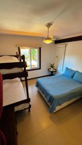 En eller flere senge i et værelse på Geribá Dream House