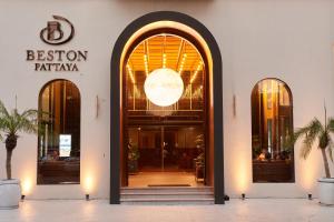 Facaden eller indgangen til Beston Pattaya - SHA Plus Certified