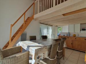 Posezení v ubytování Villa spacieuse proche plage, 5 pers, jardin privatif - FR-1-476-110