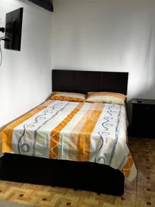 Ένα ή περισσότερα κρεβάτια σε δωμάτιο στο piedras del ocaso manizales