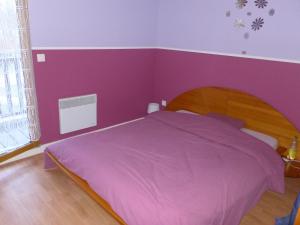 Φωτογραφία από το άλμπουμ του Gîte en bord de canal avec terrasse et jeux d'extérieur - FR-1-611-127 σε Froncles