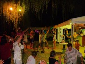 Επισκέπτες που μένουν στο Confortable Mobil-home avec Terrasse à Moncrabeau - API-1-52-1196