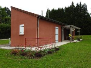 Φωτογραφία από το άλμπουμ του Location éco-responsable avec terrasse, 2 chambres, vue sur le canal - FR-1-611-122 σε Viéville