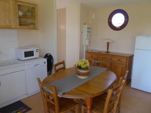 Φωτογραφία από το άλμπουμ του Location calme en bord de Marne avec terrasse et jeux d'extérieur - FR-1-611-128 σε Soncourt-sur-Marne