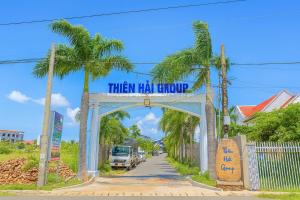 an archway with a sign that reads their real groove at Happy Garden Hồ Tràm in Ho Tram