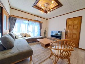a living room with a couch and a table at 西逸見 in Yokosuka