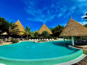 La alberca dentro o cerca de Hôtel WADRA BAY