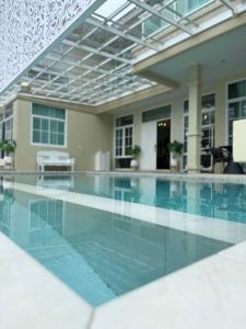 Πισίνα στο ή κοντά στο Kamala Beach Phuket - 4BR Private Luxury Pool Villa with Maid