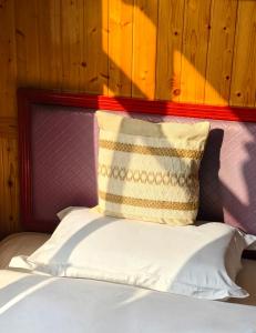 En eller flere senge i et værelse på January Inn