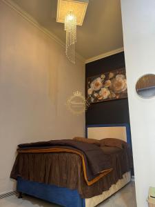 a bedroom with a bed and a chandelier at Homestay Honeymoon Bromo in Ngadisari