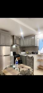 Η κουζίνα ή μικρή κουζίνα στο Suite Ocho Rios