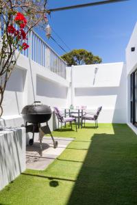 Κήπος έξω από το Villa Noor Modern 2 Bed Luxury Retreat