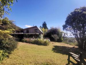 Zahrada ubytování Katikara Eco-Community - Rosewood accommodations