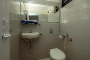 Ένα μπάνιο στο Seaview White beach Villa on Talpona +46 φωτογραφίες