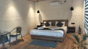 Кровать или кровати в номере Anupraas Resort