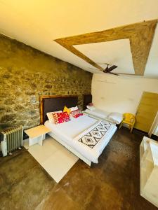 Postel nebo postele na pokoji v ubytování Vedagiri Retreat