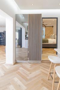 Ένα ή περισσότερα κρεβάτια σε δωμάτιο στο Villa Noor Modern 2 Bed Luxury Retreat