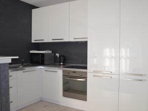 Kuchyňa alebo kuchynka v ubytovaní Apartamenty Szczęśliwe Sny
