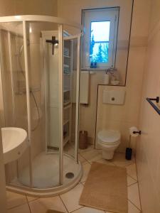 Ένα μπάνιο στο Ferienwohnung- zwischen Stadt&Spreewald +10 φωτογραφίες