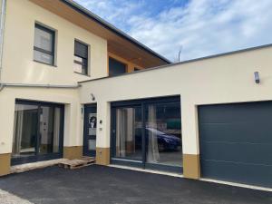 Budova, kde se apartmán nachází + 7 fotografií