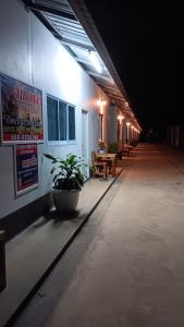 a hallway of a building with a potted plant on the side at สำเภาทองรีสอร์ท in Ban Don Sai