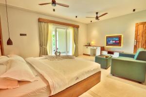 Фотография из галереи amaze Beach Resort в Варкале