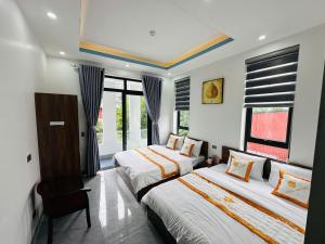 Ένα ή περισσότερα κρεβάτια σε δωμάτιο στο TAM GIAC MACH Hotel