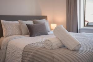 Ένα ή περισσότερα κρεβάτια σε δωμάτιο στο Anzac Highway Getaway Apartment in Plympton