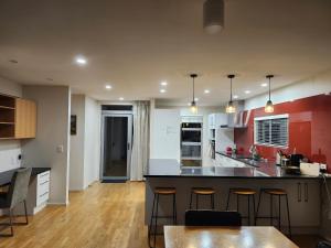 Køkken eller tekøkken på Peninsular Lakefront