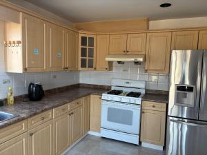 Køkken eller tekøkken på Vancouver Guest House - Airport & Downtown 15 Min - Free Parking & Fast Wi-Fi