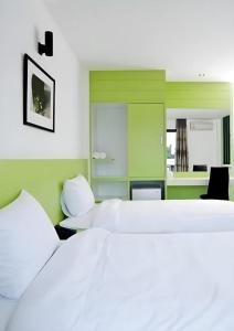 Postel nebo postele na pokoji v ubytování Siamgrand Hotel