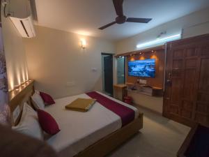 Postel nebo postele na pokoji v ubytování Velu Residency