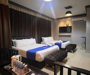 Postel nebo postele na pokoji v ubytování Ghazrins Hotel Dataran Larkin + 51 fotografií