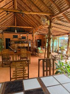 Εστιατόριο ή άλλο μέρος για φαγητό στο Bamboo Hideaway Resort +30 φωτογραφίες