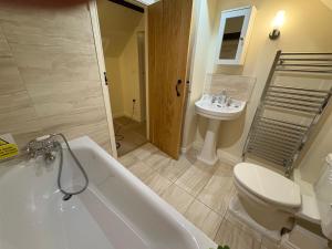 Ένα μπάνιο στο Lowther Cottage - Lake District Cottage with Log Burner +5 φωτογραφίες