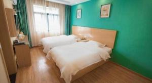 Ένα ή περισσότερα κρεβάτια σε δωμάτιο στο Shell Hefei Luyang District Sipai Building Subway Station Hotel