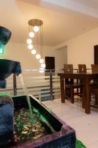 Μια τηλεόραση ή/και κέντρο ψυχαγωγίας στο Singha Residences