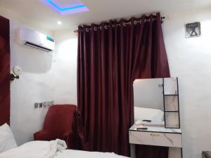 Кровать или кровати в номере Cherish Hotel And Suites Agbor