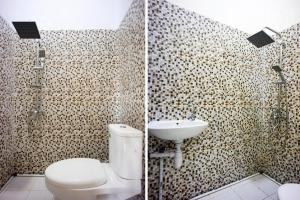 a bathroom with a toilet and a sink at OYO 3167 Andra Hotel in Pampang +37 photos