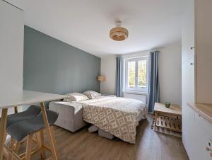 Ένα ή περισσότερα κρεβάτια σε δωμάτιο στο Studio cosy rez de chaussée proche nature