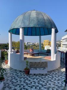 Budova, kde se hotel nachází + 10 fotografií