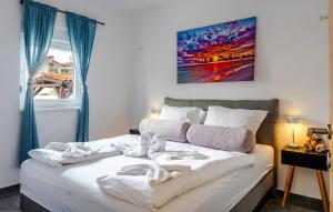 Postel nebo postele na pokoji v ubytování Gorgeous Apartment In Vir With Wifi