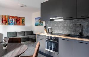 Kuchyň nebo kuchyňský kout v ubytování Gorgeous Apartment In Vir With Wifi + 5 fotografií