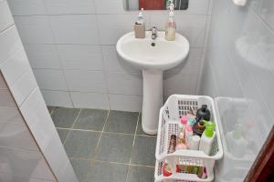 Ένα μπάνιο στο Swara house +15 φωτογραφίες