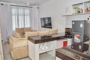 Μια τηλεόραση ή/και κέντρο ψυχαγωγίας στο Swara house