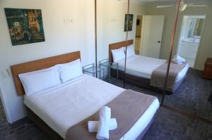 a room with two beds and a mirror in it at Aussie Resort in Gold Coast +33 photos