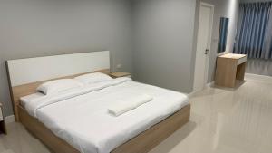 En eller flere senge i et værelse på Nene Apartment