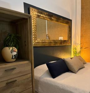 Ένα ή περισσότερα κρεβάτια σε δωμάτιο στο Studio Saint-Pierre